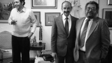 El presidente Andrés Manuel López Obrador presentó varios documentos que en su momento Héctor Aguilar Camín dirigió a "Don Carlos" (Salinas de Gortari). Foto: La Jornada.