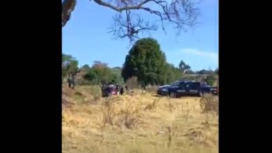 Esta mañana, en un camino de terracería, hallaron el cadáver de una mujer que presentaba huellas de violencia. Foto: Captura.