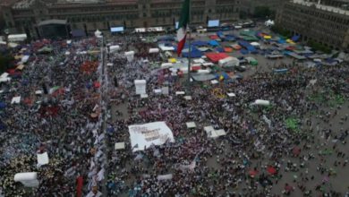 Simpatizantes de la candidata de la coalición Sigamos Haciendo Historia, Claudia Sheinbaum Pardo, no sólo han llenado la plancha capitalina, sino que también calles aledañas al corazón de la Ciudad de México. Foto: La Jornada.