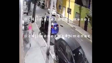 Por tercera ocasión, una mujer fue acosada por un sujeto que se desnudó frente a ella, se tocó y luego subió a su auto para huir. Foto: Captura