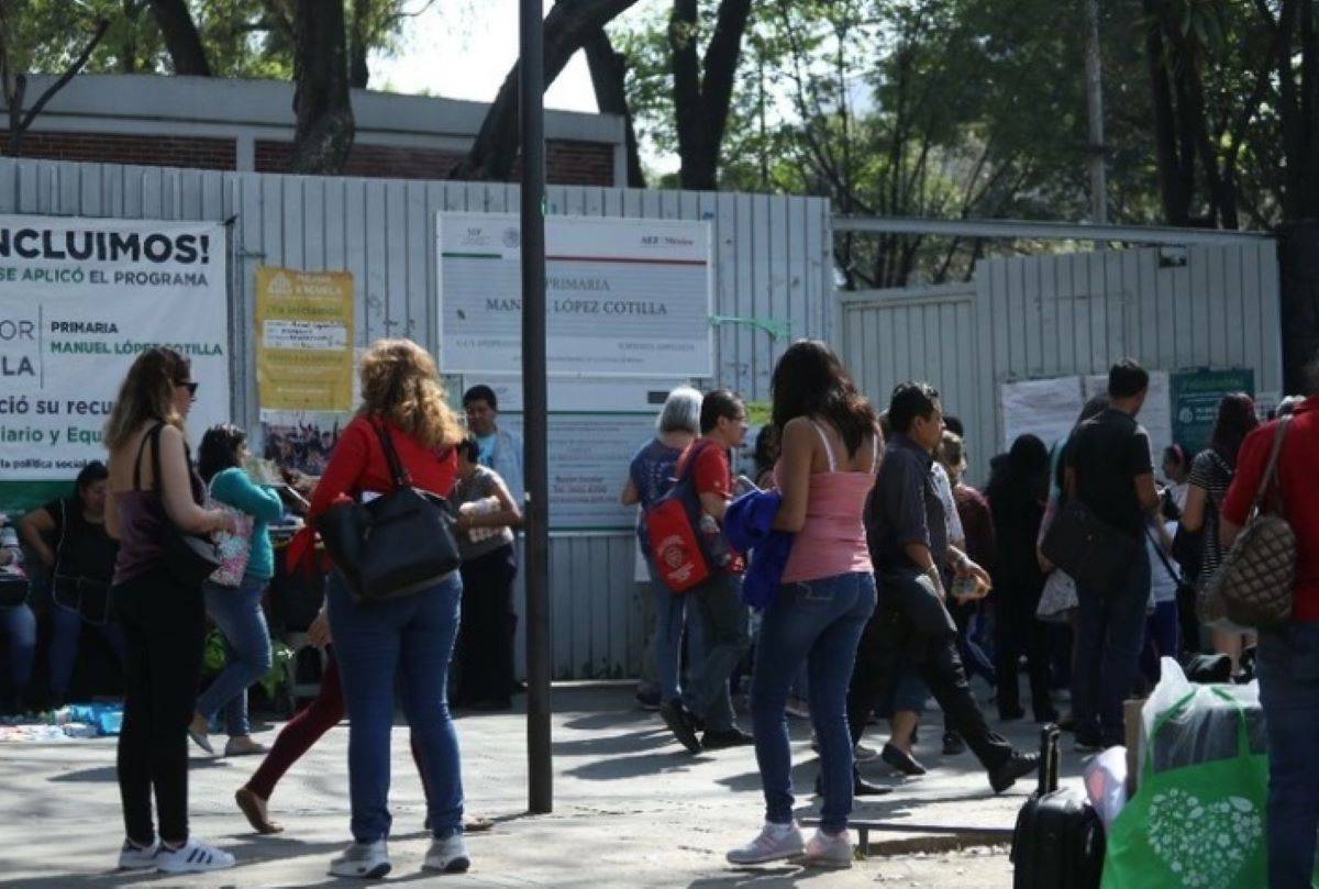 Aquí te vamos a explicar cómo hacerlo para que no tengas problemas en saber en qué escuela le tocó a la bendición. Foto: La Jornada