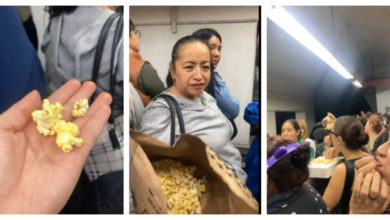 Mujer comparte palomitas en el Metro CDMX mientras espera y el VIDEO se vuelve viral