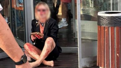 La mujer de 33 años fue captada en video caminado, mientras se reía y desabrochaba el vestido, con el arma por una de las calles de la ciudad costera Herzliya, en Tel Aviv. Foto: Captura