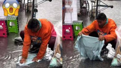 Hombre es viral por lavar ropa con agua de lluvia en calle de CDMX 