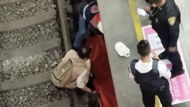 Mujer se avienta a las vías del Metro en la L12; sale sólo con algunos golpes