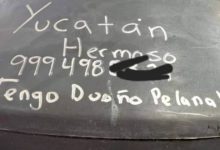 Yucatecos marcan y firman sus tinacos por si el huracán Beryl se los lleva. Foto X