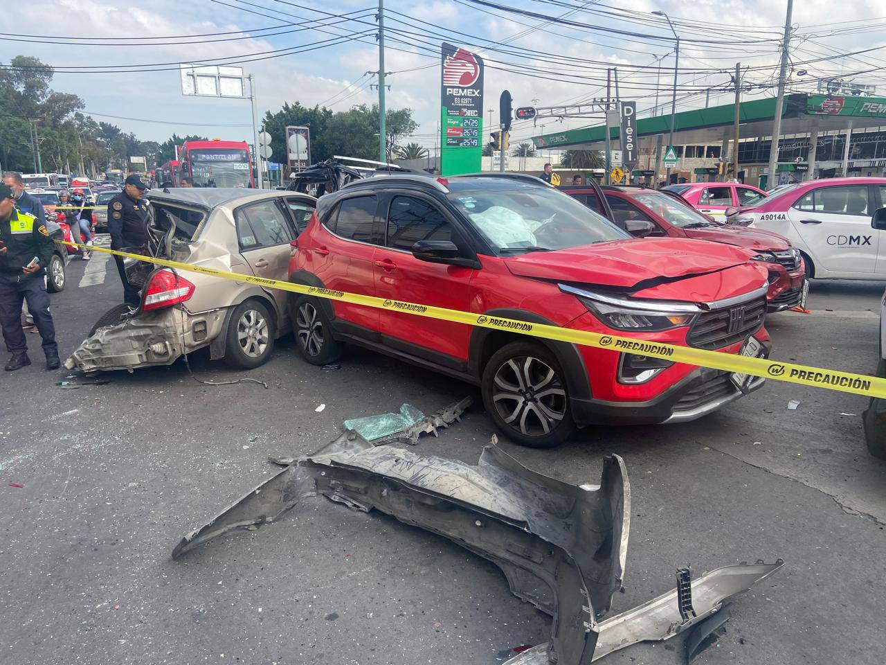 Choque entre Metrobús y siete carros deja varios lesionados en la alcaldía V Carranza