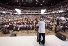 AMLO reconoce que reformas hicieron que la Constitución "regrese a sus orígenes"