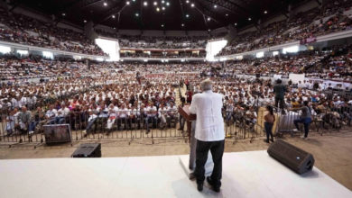 AMLO reconoce que reformas hicieron que la Constitución "regrese a sus orígenes"