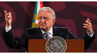 Andrés Manuel López Obrador condenó la pretensión arbitraria y anticonstitucional de dos jueces para detener la reforma judicial.