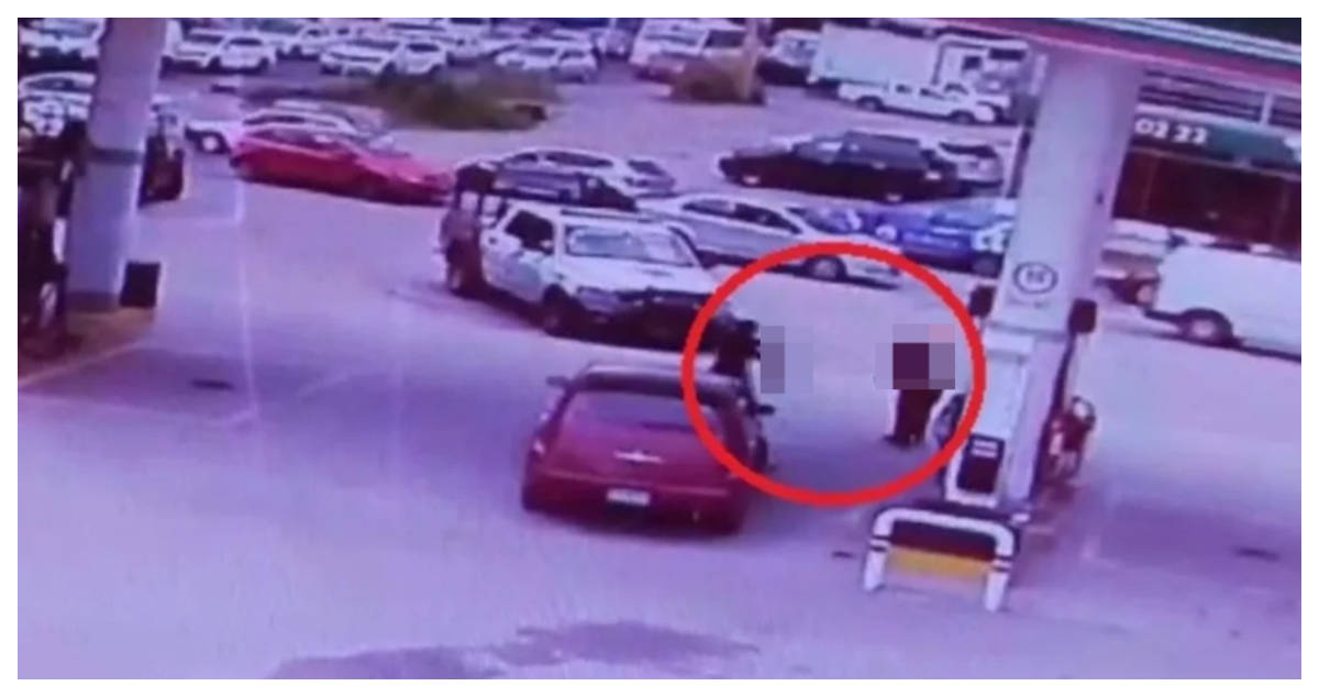 Fue revelado el video del momento en que despachadora de gasolinera es baleada por su expareja, caso que conmocionó en Puebla.