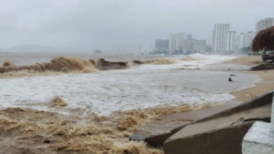 'John' recobra fuerza y se convierte en huracán categoría 1; provoca fuertes lluvias en Guerrero