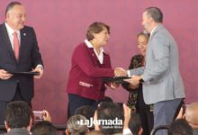 La gobernadora, Delfina Gómez Álvarez entrega inmuebles a instituciones