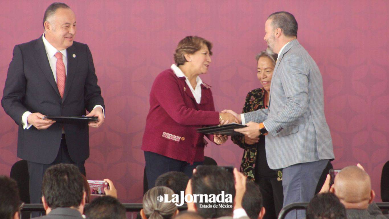 La gobernadora, Delfina Gómez Álvarez entrega inmuebles a instituciones