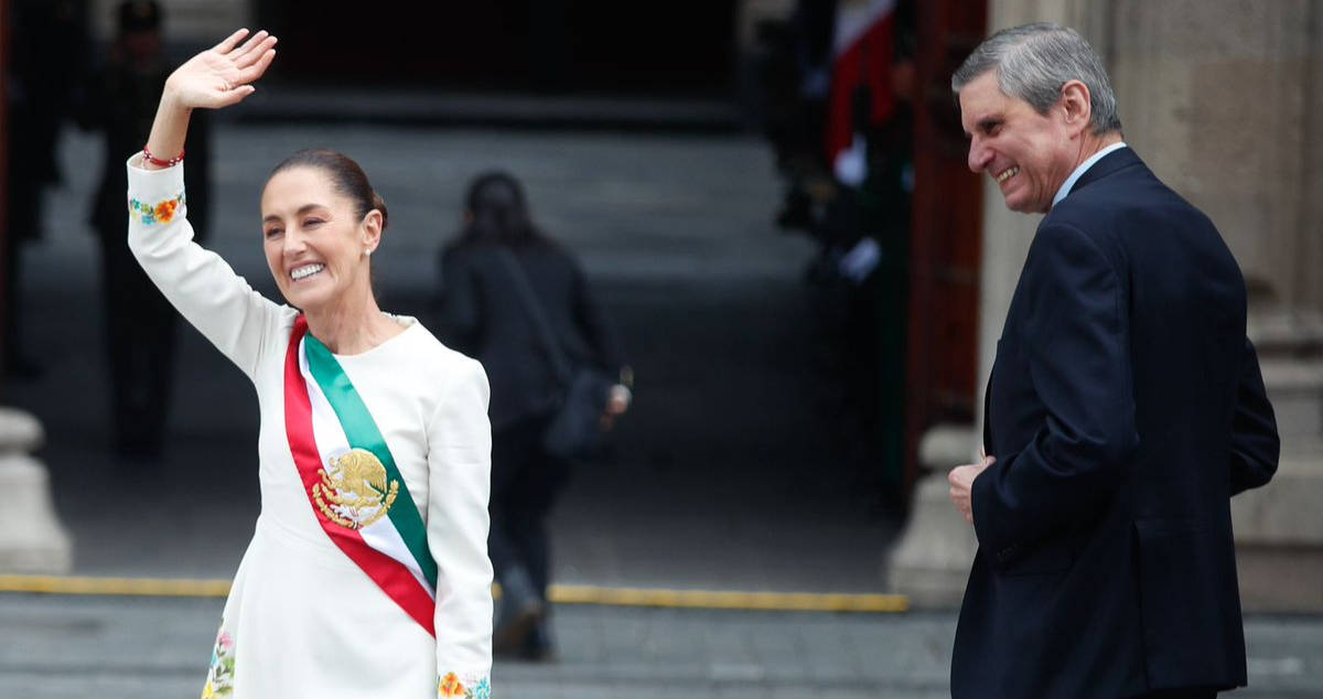 Claudia Sheinbaum cruza las puertas de Palacio Nacional como presidenta