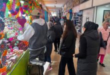 Visitantes en la Feria del Alfeñique