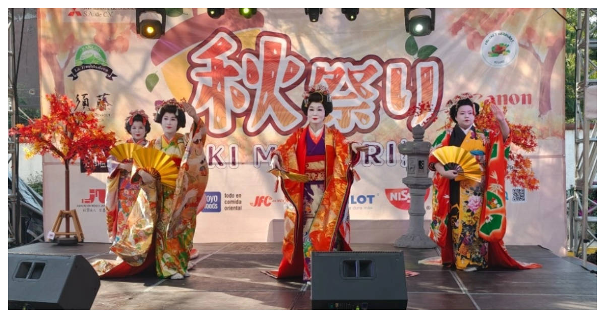 Cientos de personas celebraron el pasado fin de semana la llegada del festival japonés de otoño en la Asociación México-Japonesa.